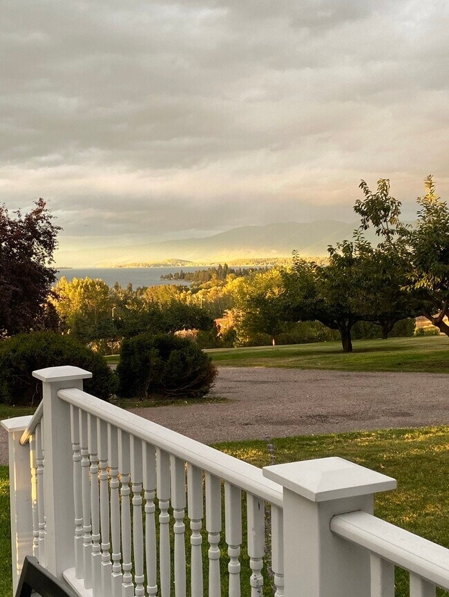 Photo - 1613 Hillcrest Dr