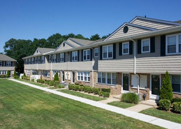 Fairfield Pines East - Fairfield Pines East Apartments