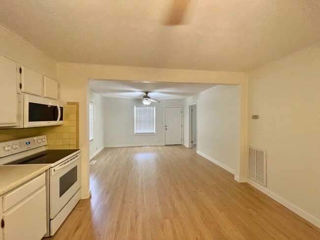 Photo - 3109 Joyce Ave