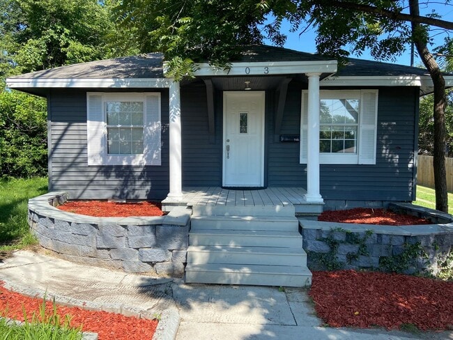 Building Photo - Single Family Home in Branson
