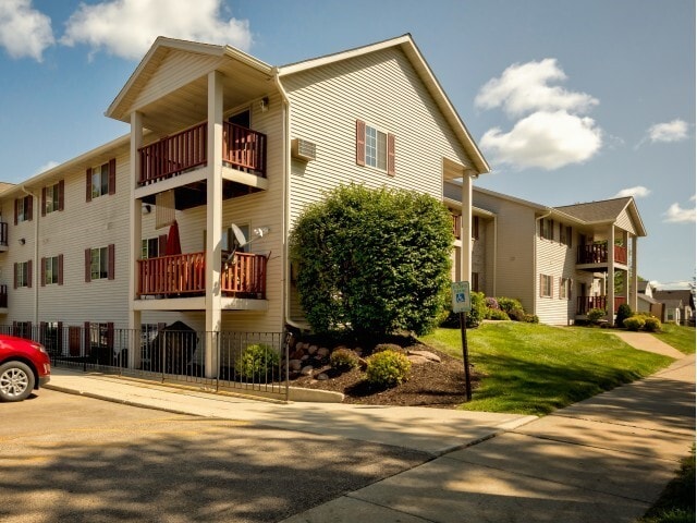 Lincoln School Apartments - Lincoln School Apartments