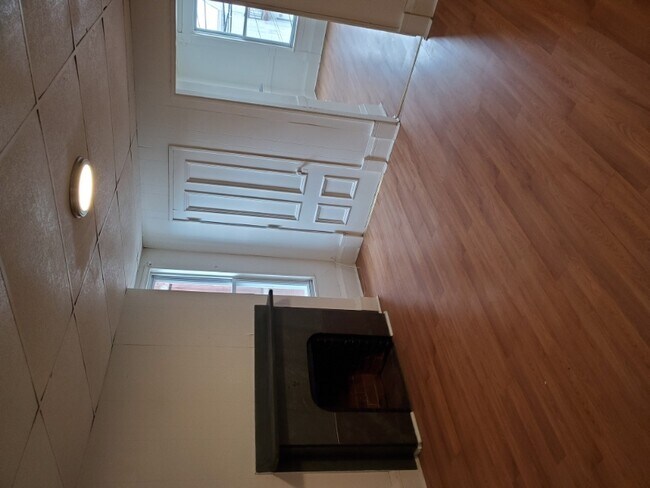 Photo - 492 Pine St Unit 2