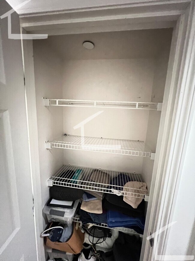 Photo - Great 1 bedroom condo available NOW - Northeastern