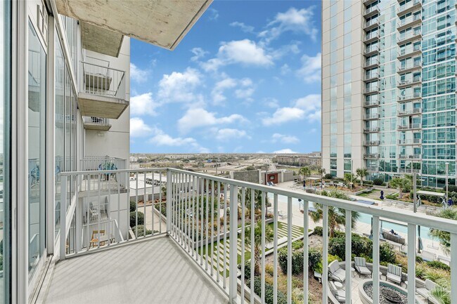 Photo - 5925 Almeda Rd Unidad 10908