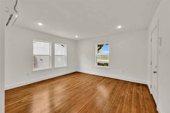 Photo - 6620 Lawndale St Unit 3