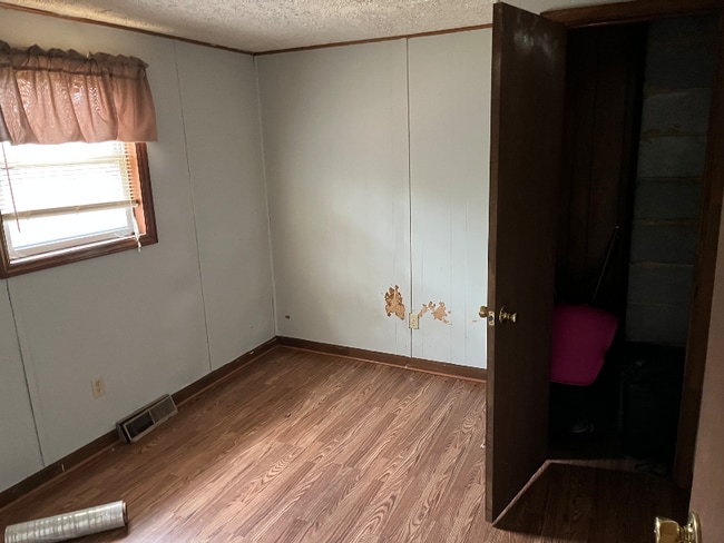 Photo - 550 Hopkins Rd