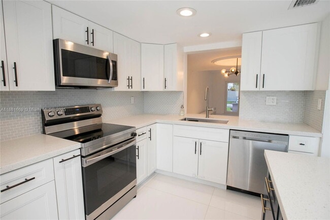 Photo - 2714 NE 8th St