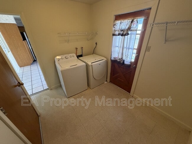 Photo - 1732 Muriel St NE