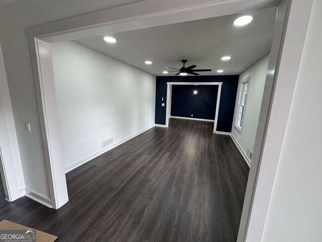 Photo - 1390 White Oak St SE