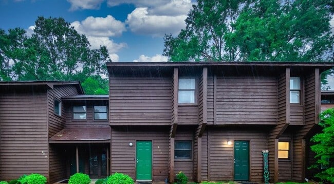 Building Photo - Beautifully Remodeled Condo on Deerfield G...
