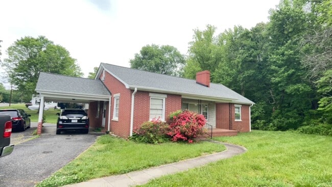 Building Photo - 571 Lovers Ln