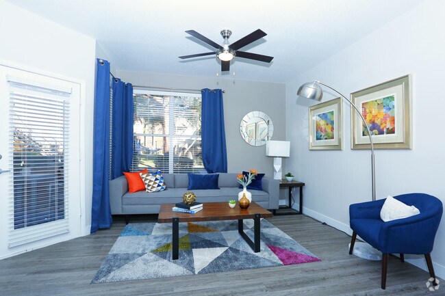 2BR, 2BA - 1000 SF Living Room