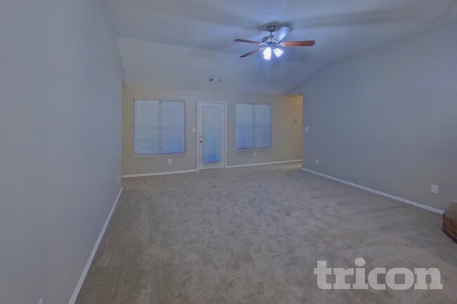 2805 Trotters Pointe Dr