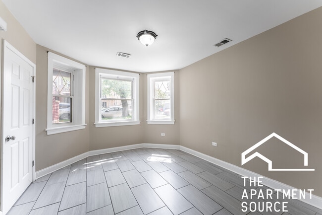 Photo - 2618 N Harding Ave Unit G