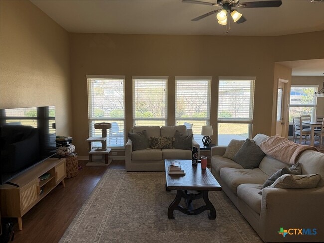 Photo - 1126 Neuberry Cliffe