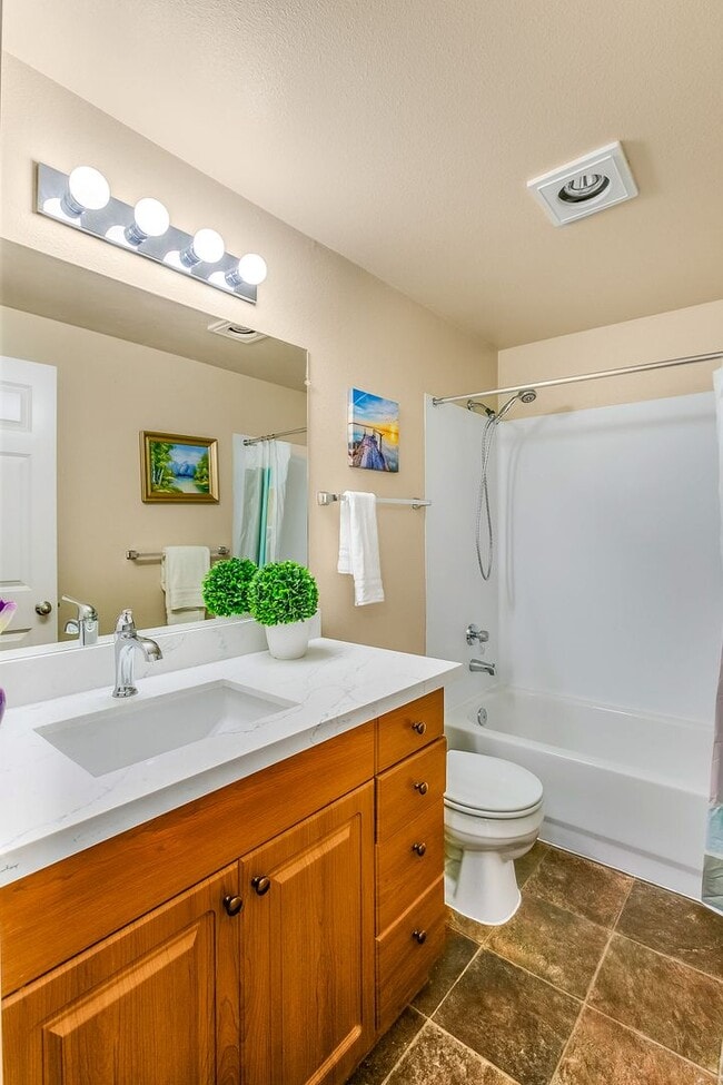 Photo - Beautiful Top Floor 2 Bed 2 Bath Condo in Factoria