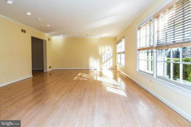 Photo - 6305 Lenox Rd