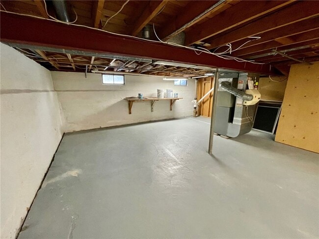 Building Photo - 129 Roselawn Crescent