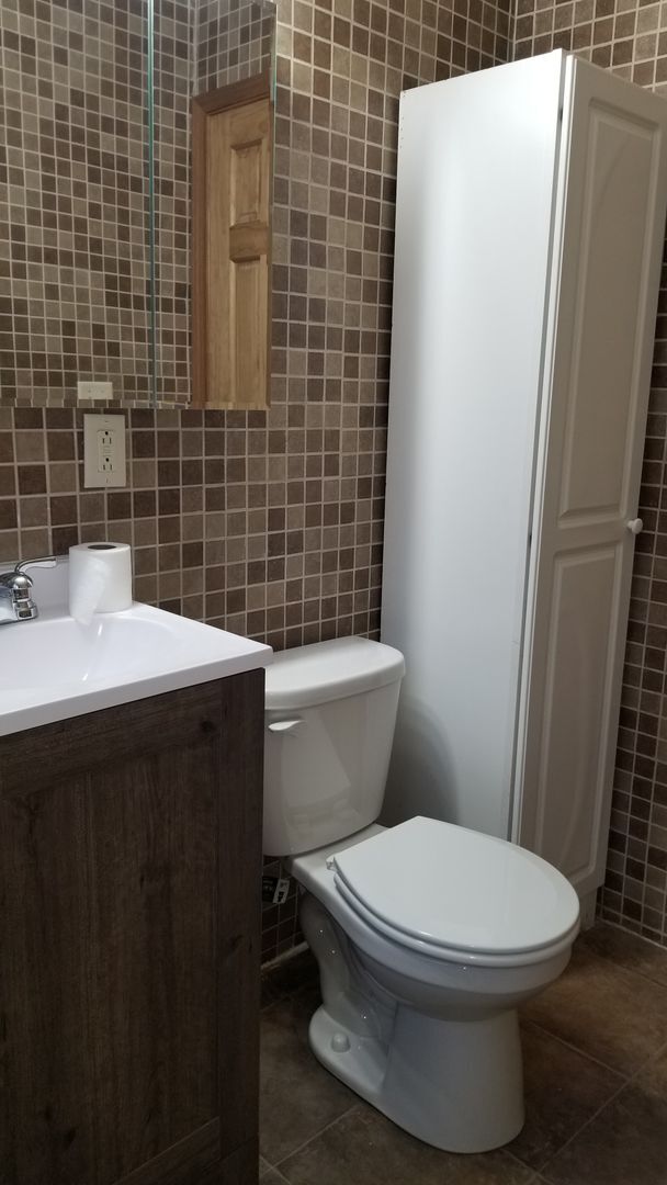 Photo - SW 3 bedroom 1 bath 2 stall garage near Ki... House