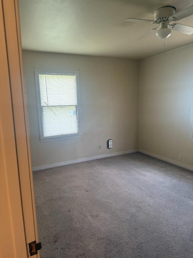 Photo - 1559 Bell St