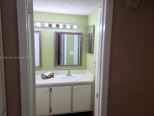 Photo - 1954 Windsor Dr Unit 1954