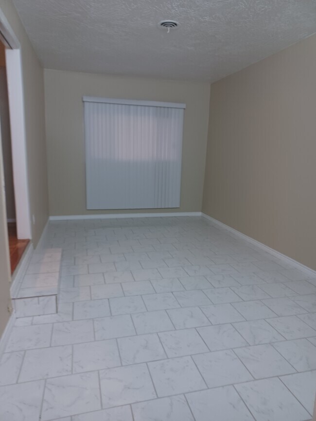 Photo - 208 Acoma Dr