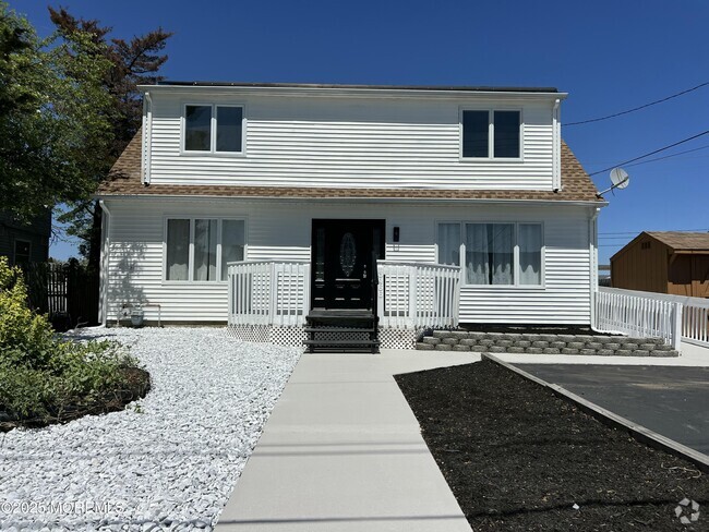 Building Photo - 3466 Bergen Ave Rental