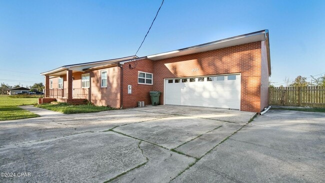 Building Photo - 607 N Star Ave