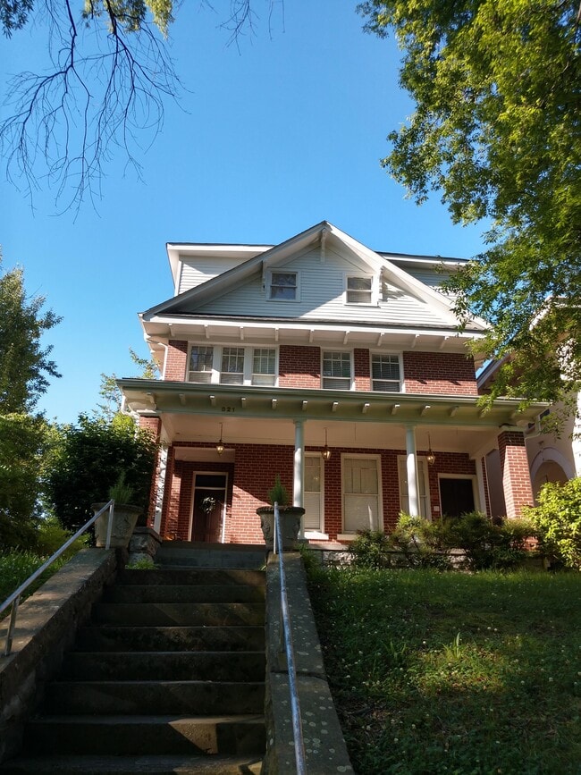 Building Photo - 821 Vine St Unit 302 Rental