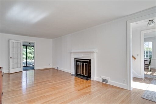 Building Photo - 27 Fairway Dr