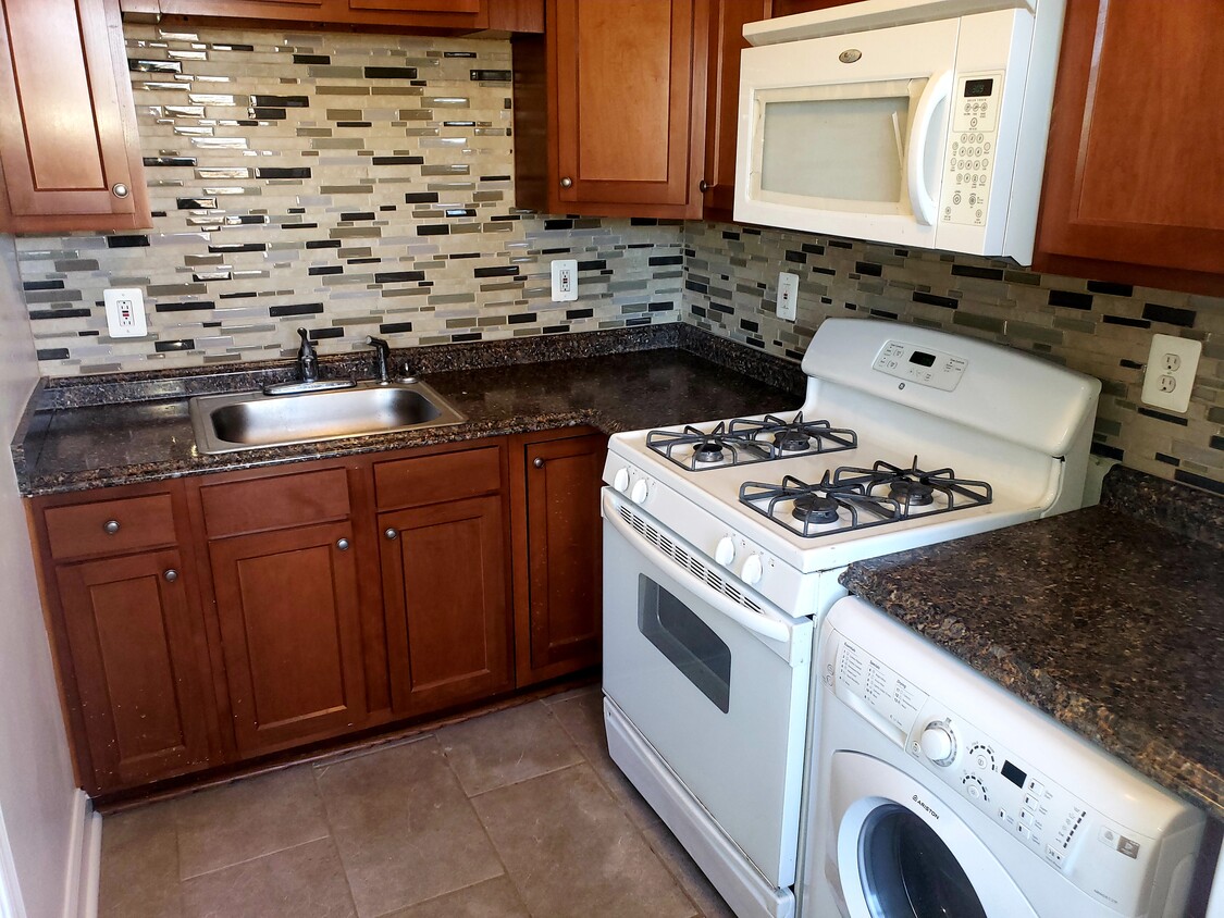 Cozy 2-bedroom, 1-bathroom, apartment - Cozy 2-bedroom, 1-bathroom, apartment