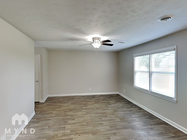 Photo - 225 Baker St