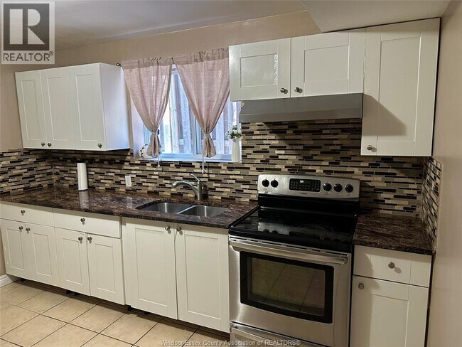 Photo - 2383 Askin Ave