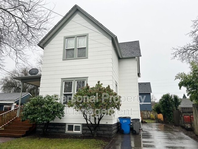 Photo - 409 W McLoughlin Blvd