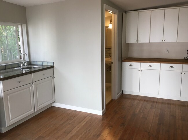 Kitchenette - 1158 Hi Point St Unit 1