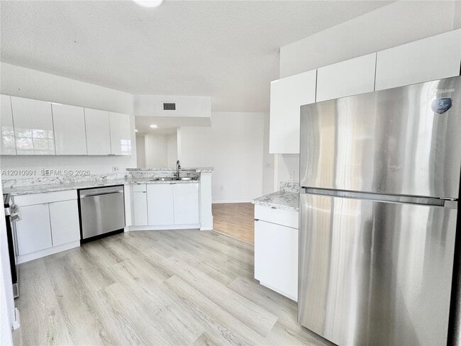 Photo - 2311 Belmont Ln Unit 2311