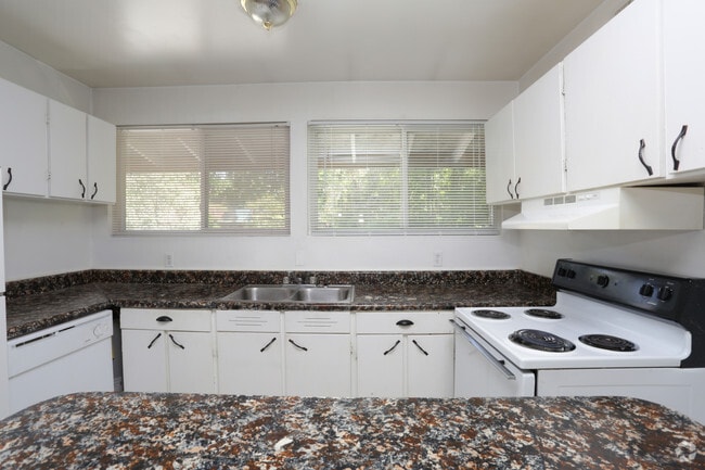 Kitchen - McCausland Ridge