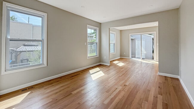 Photo - 195 Van Winkle St