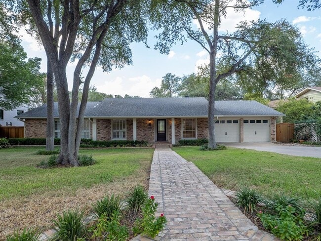 2500 Forest Bend Dr