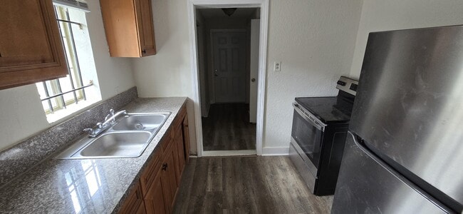 Photo - 2116 Mc Millan St