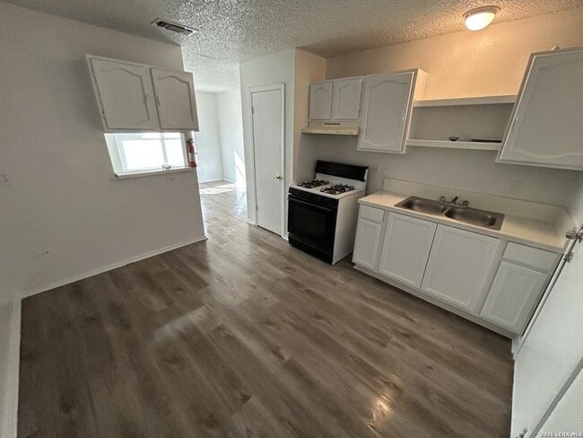 Photo - 219 Baldwin Blvd