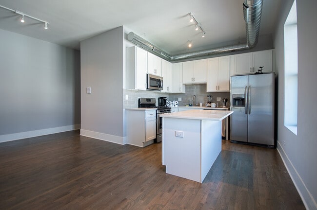 Photo - 1044 W 18th St Unit 3R