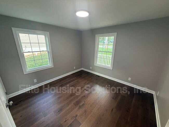 Photo - 445 S 14th St
