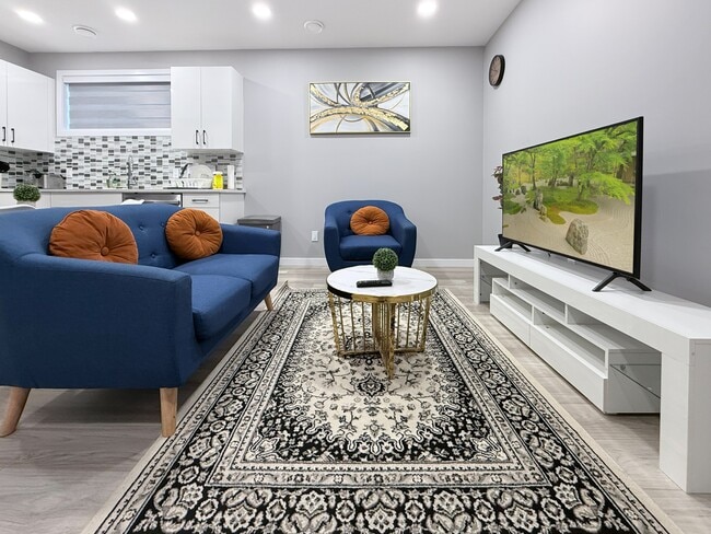 Building Photo - 5740 Kootook Wy SW