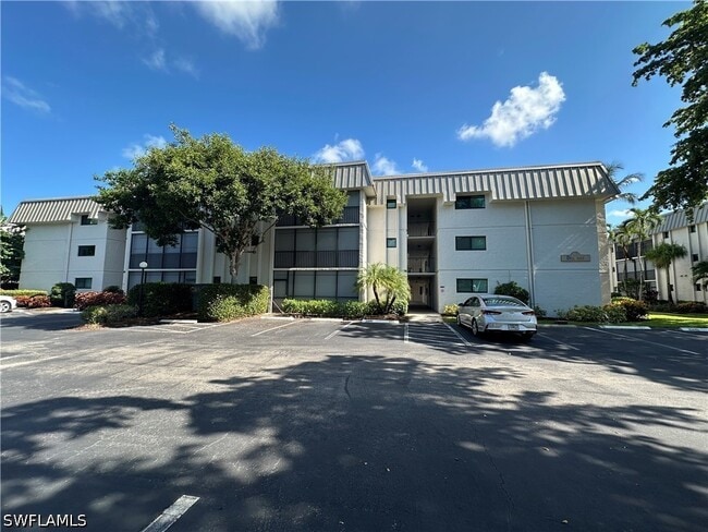 Building Photo - 788 Park Shore Dr Unit D20