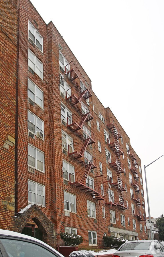 Photo - 317 100th St