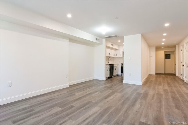 Building Photo - 45 S Greeley Ave Unit 3