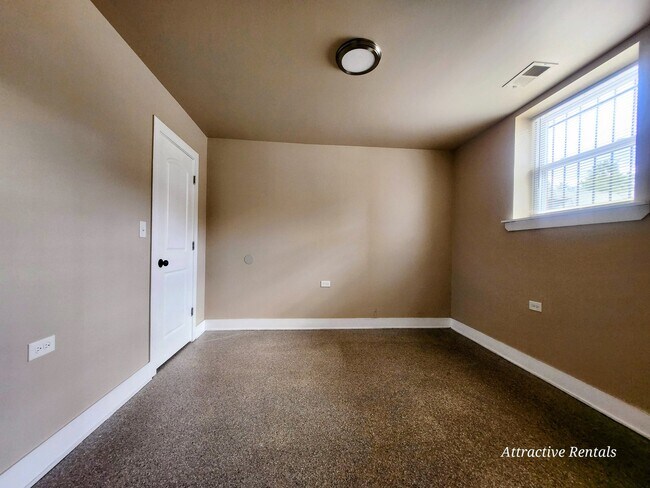 1432 W Marquette Rd Unit G