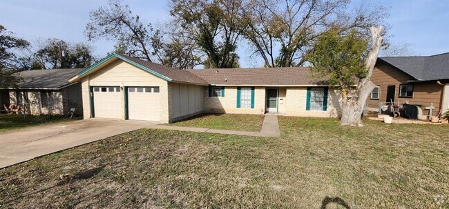 Building Photo - 1505 White Post Dr Rental