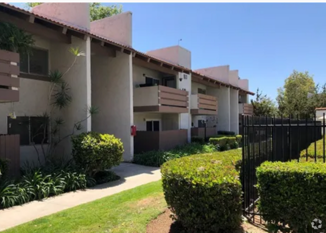 Building Photo - Completely Remodeled 2 bedroom condo in Tu...